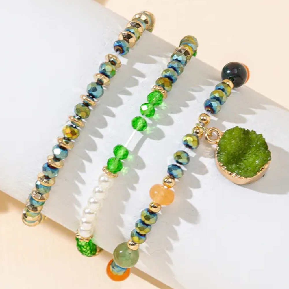 ocean-zold-tobbsoros-noi-karkoto-szett-turkiz-kristalyokkal-es-druzy-medallal